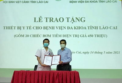 Hội Sinh vật cảnh tỉnh Lào Cai tặng thiết bị y tế cho Bệnh viện Đa khoa tỉnh trị giá 450 triệu đồng