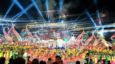 Rực rỡ sắc màu đêm khai mạc Festival Hoa Đà Lạt 2019