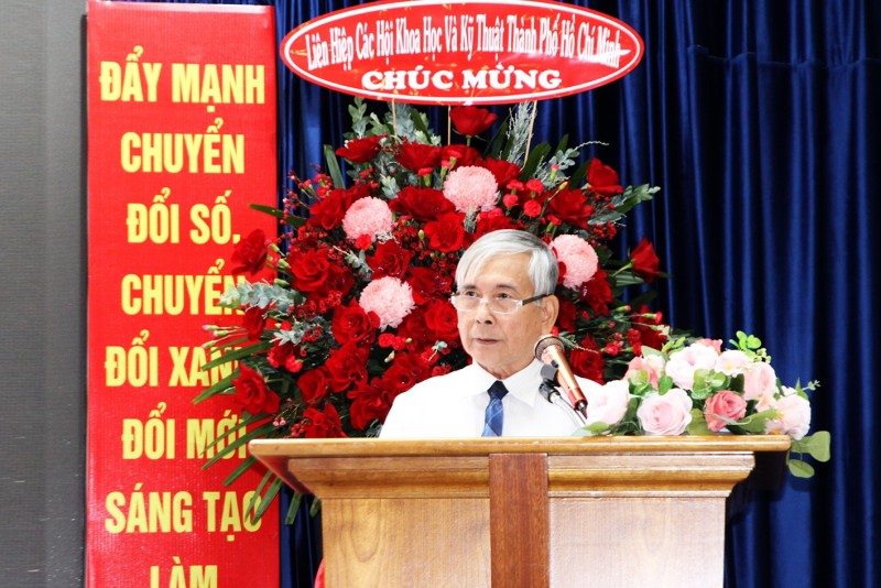 PGS.TS Nguyễn Du Sanh – Nguyên Phó CT Hội NNNN TP. HCM báo cáo hoạt động chung của các Hội trước sáp nhập.