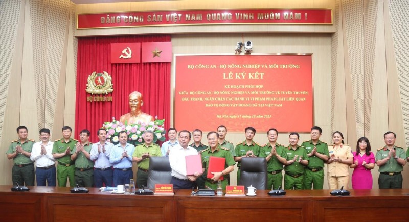 Phối hợp chặt chẽ, hành động quyết liệt: Bảo vệ sự sống hoang dã và phát triển bền vững nguồn lợi thủy sản