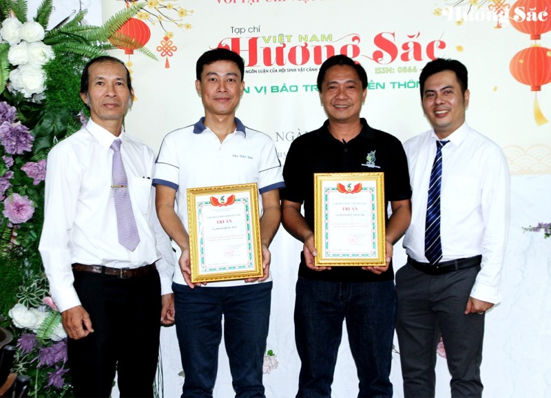 Nâng tầm nghệ thuật thủy sinh: Lễ ký kết hợp tác truyền thông chiến lược Nâng tầm nghệ thuật thủy sinh: Lễ ký kết hợp tác truyền thông chiến lược