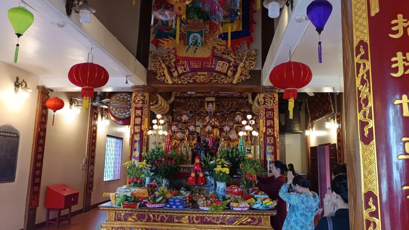 Hoa trong không gian tâm linh: Sắc hương dẫn lối tỉnh thức Hoa trong không gian tâm linh: Sắc hương dẫn lối tỉnh thức