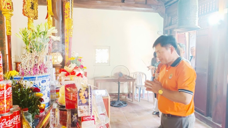 Hoa trong không gian tâm linh: Sắc hương dẫn lối tỉnh thức Hoa trong không gian tâm linh: Sắc hương dẫn lối tỉnh thức