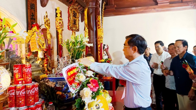 Hoa trong không gian tâm linh: Sắc hương dẫn lối tỉnh thức Hoa trong không gian tâm linh: Sắc hương dẫn lối tỉnh thức