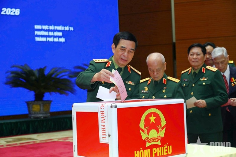 Các đồng chí lãnh đạo Đảng, Nhà nước hòa cùng 'Ngày hội non sông'- Ảnh 13.