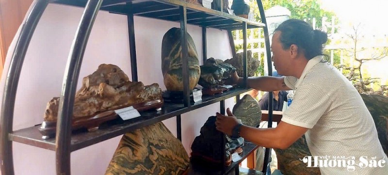 Đá cảnh Duy Xuyên “xuất ngoại”: Từ dòng Thu Bồn đến sân khấu toàn cầu Đá cảnh Duy Xuyên “xuất ngoại”: Từ dòng Thu Bồn đến sân khấu toàn cầu