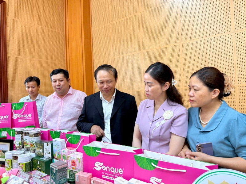 Sen Việt: Từ giá trị truyền thống đến ngành hàng đa giá trị