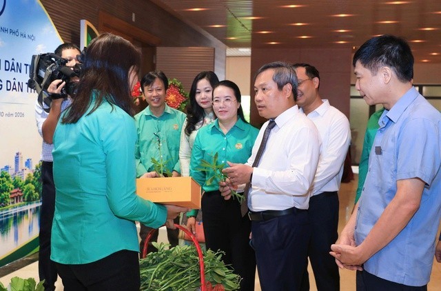 Hà Nội đối thoại với nông dân, tháo gỡ khó khăn trong phát triển nông nghiệp xanh, bền vững Hà Nội đối thoại với nông dân, tháo gỡ khó khăn trong phát triển nông nghiệp xanh, bền vững