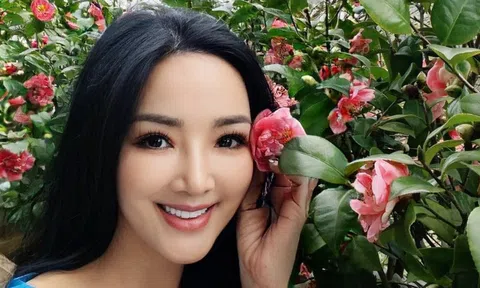 Khu vườn ban công xanh mát, đủ hoa và trái của Hoa hậu Giáng My