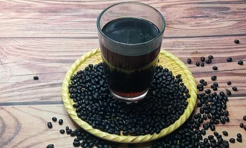 Nước đậu đen có thực sự thay được nước lọc? Sự thật không phải ai cũng biết
