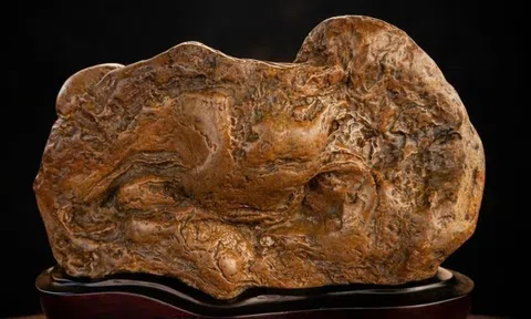 Long Vân Khánh Hội – Khi một khối đá mang khí chất của trời đất