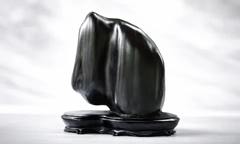 Đặt tên cho đá: Từ thú chơi đến hành trình chạm vào ký ức và di sản