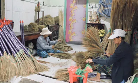 Làng chổi đót Thạnh Hòa (xã Xuân Phú, TP. Đà Nẵng) nỗ lực giữ gìn nghề truyền thống