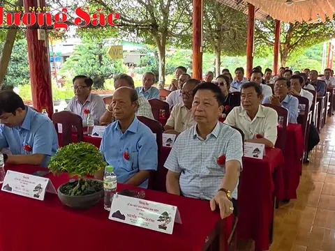 Trao quyết định công nhận Ban Vận động thành lập Trung tâm Sinh vật cảnh Đồng bằng Sông Cửu Long