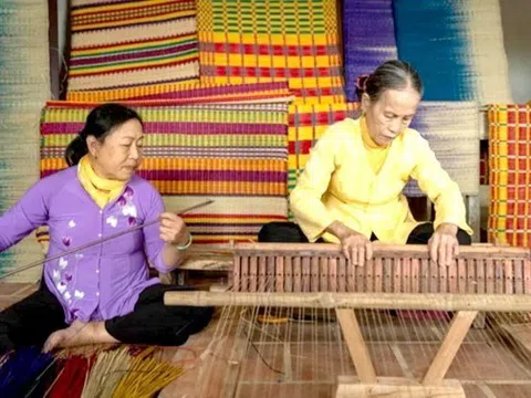 Du lịch cộng đồng thổi sức sống mới vào nghề dệt chiếu cói Kim Bồng