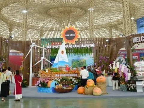 Hiệp hội Hoa Đà Lạt tỏa sắc tại Hội chợ Mùa Thu 2025: Khi hoa kể chuyện kinh tế
