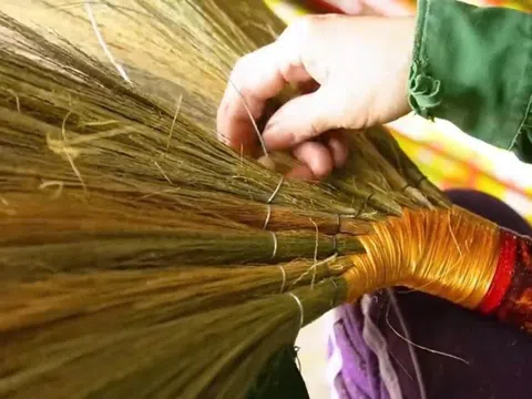 Làng nghề chổi đót Tam Quang trước cơ hội phát triển mới
