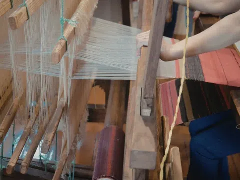 Giữ nghề dệt giữa thời hiện đại: Câu chuyện của người Cao Lan ở Lục Sơn, Bắc Ninh