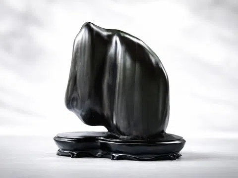 Đặt tên cho đá: Từ thú chơi đến hành trình chạm vào ký ức và di sản