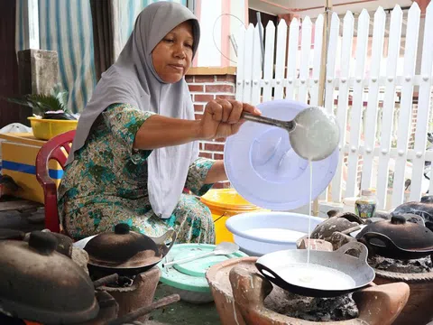 Nghề làm bánh bò nướng ở An Giang - Nét văn hóa Chăm bên dòng sông Hậu