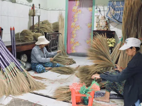 Làng chổi đót Thạnh Hòa (xã Xuân Phú, TP. Đà Nẵng) nỗ lực giữ gìn nghề truyền thống
