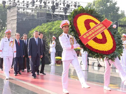 Kỷ niệm 79 năm Ngày Thương binh - Liệt sĩ: Lãnh đạo Đảng, Nhà nước tưởng niệm các Anh hùng liệt sĩ và viếng Chủ tịch Hồ Chí Minh