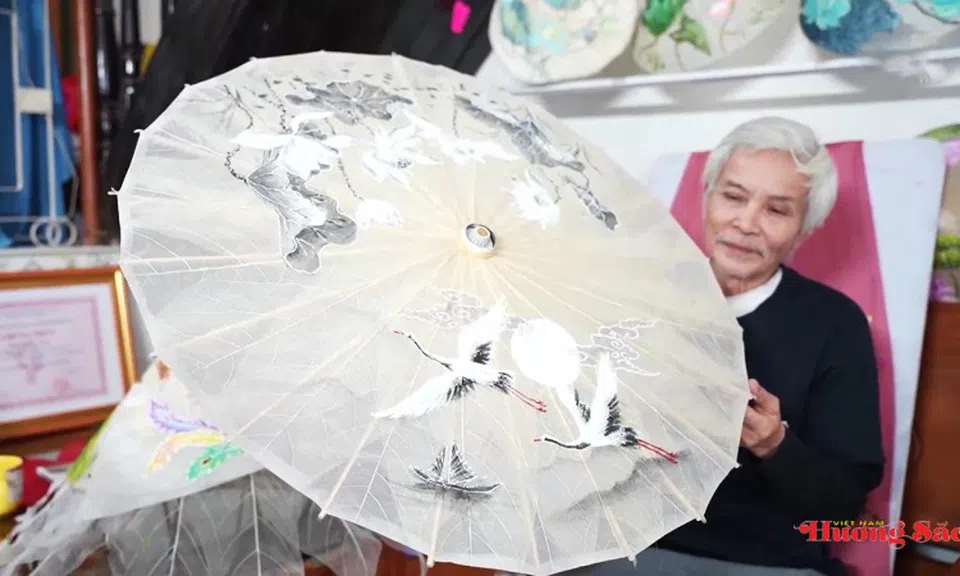 Huế: Nghệ nhân biến cỏ, lá thành sản phẩm độc đáo phục vụ du lịch