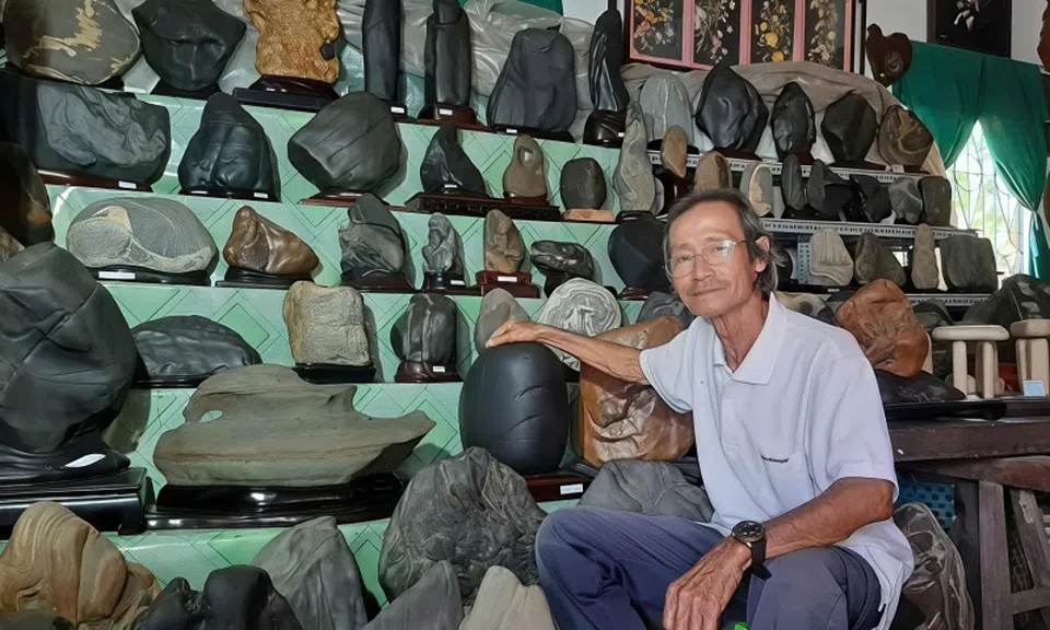 Nghệ nhân Phạm Văn Tuấn - người "thổi hồn" cho đá cảnh và gỗ lũa miền sông nước